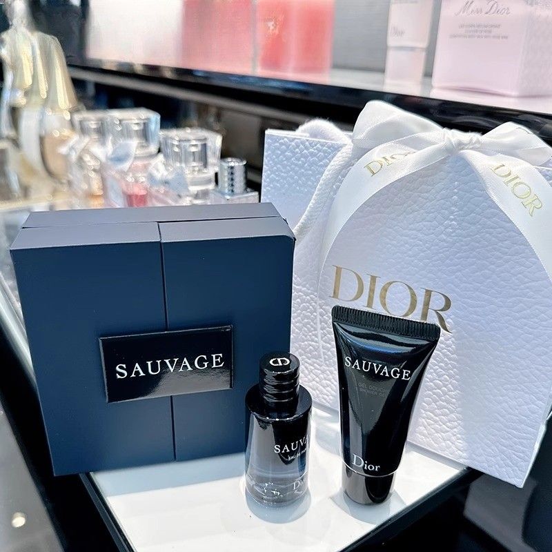 SAUVAGE EDP 10ml & Shower Gel 20ml Set Box (New package), Dior Sauvage EDP Mini Gift Set , Dior Sauvage EDP Mini Gift Set ราคา , Dior Sauvage EDP Mini Gift Set รีวิว ,Dior Sauvage Eau de Parfum 10 ml ,  Dior Sauvage Shower Gel  20 ml , Dior Sauvage , น้่ำหอม ดิออร์ 